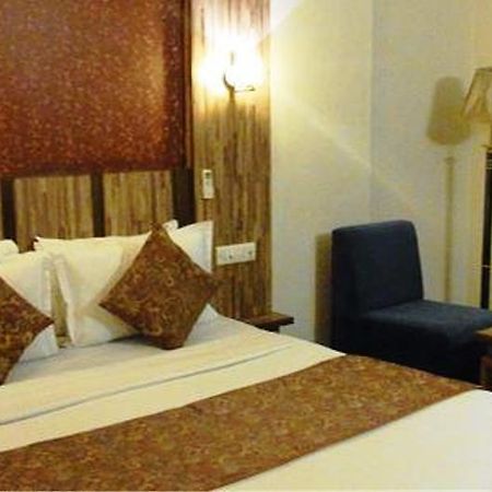 Hotel Eden Ahmedabad Luaran gambar
