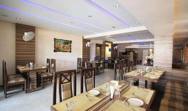 Hotel Eden Ahmedabad Restoran gambar